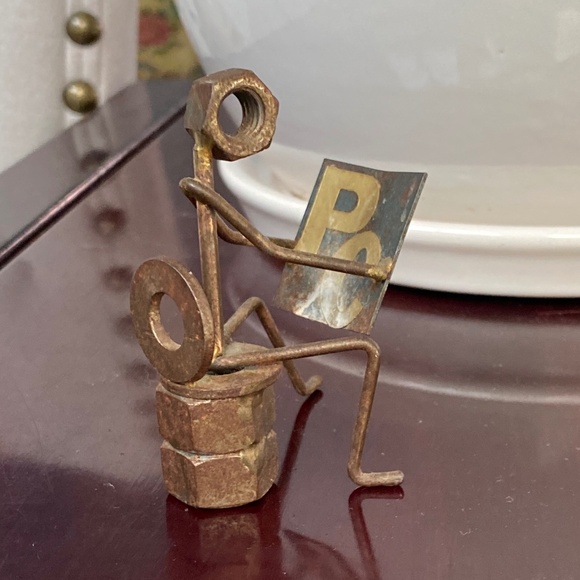 Metal Figurines Lady w credit card & Man on the Potty - Picture 15 of 15